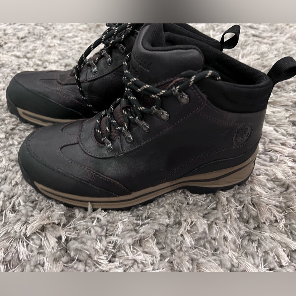 Timberland boys boots. Never worn. Size 4.5. Dark brown